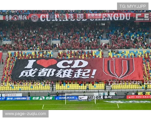 成都凤凰山球市沸腾四万球迷齐聚助威点燃亚冠激情夜